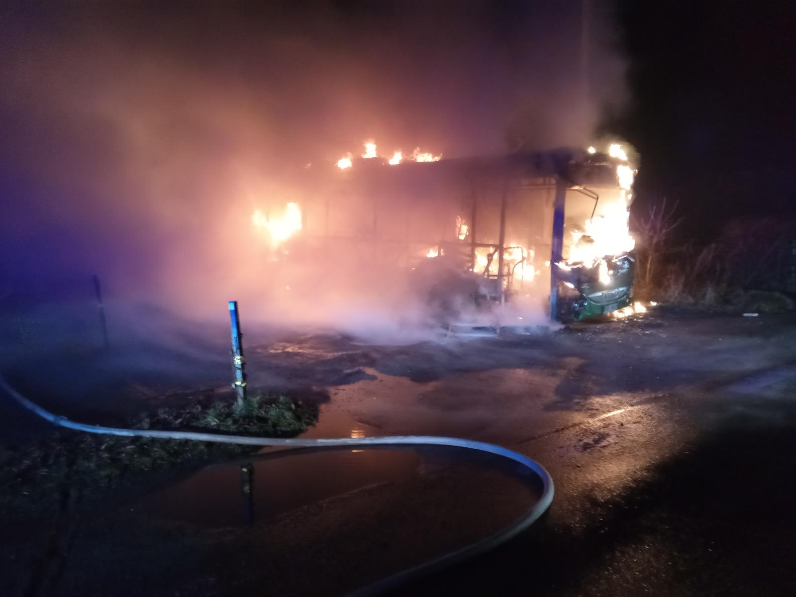 Požár autobusu Rybniště (2).jpg