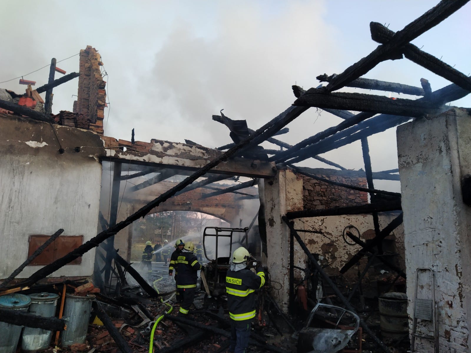 Požár dílny, Nemějice - 3. 12. 2021 (1).jpg