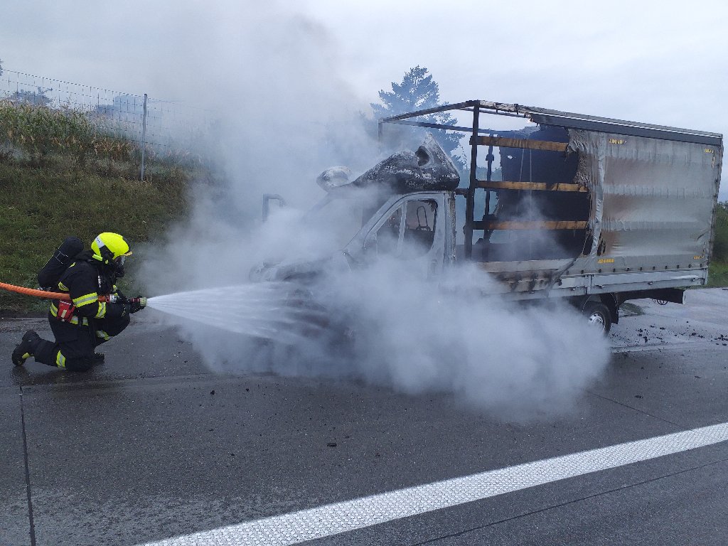 Požár dodávky D2 (2).jpeg
