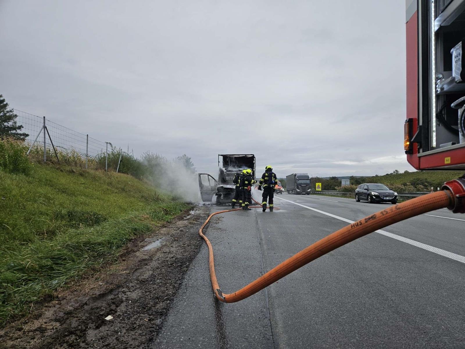 Požár dodávky D2 (3).jpeg