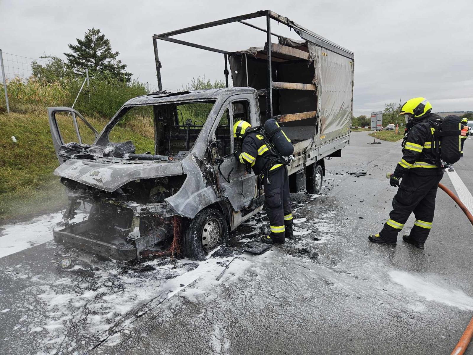 Požár dodávky D2 (4).jpeg