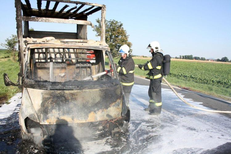 Požár dodávky Lovosice 2.jpg