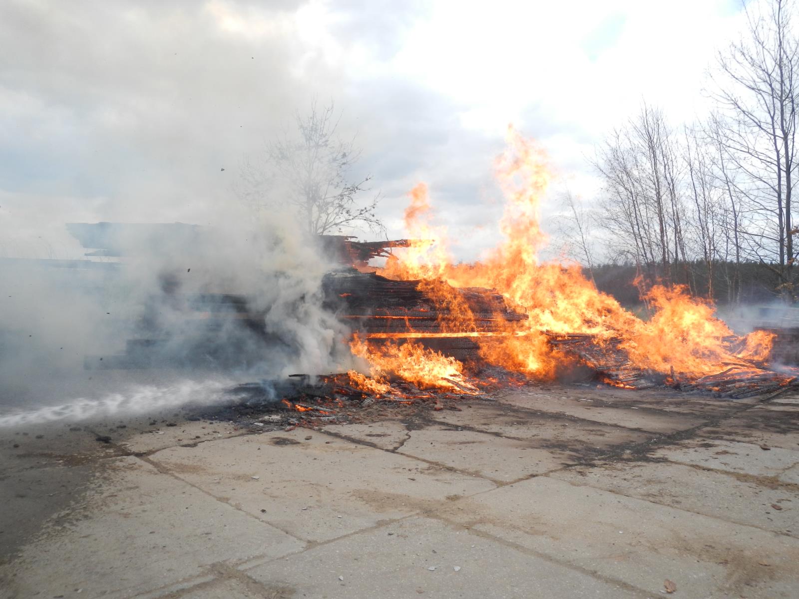 Požár dřeva, Borovany - 29. 3. 2020 (1).JPG