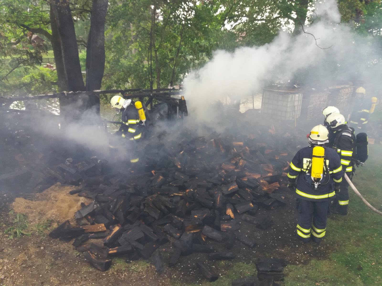 Požár dřeva, Planá nad Lužnicí - 24. 5. 2018 (11).jpg