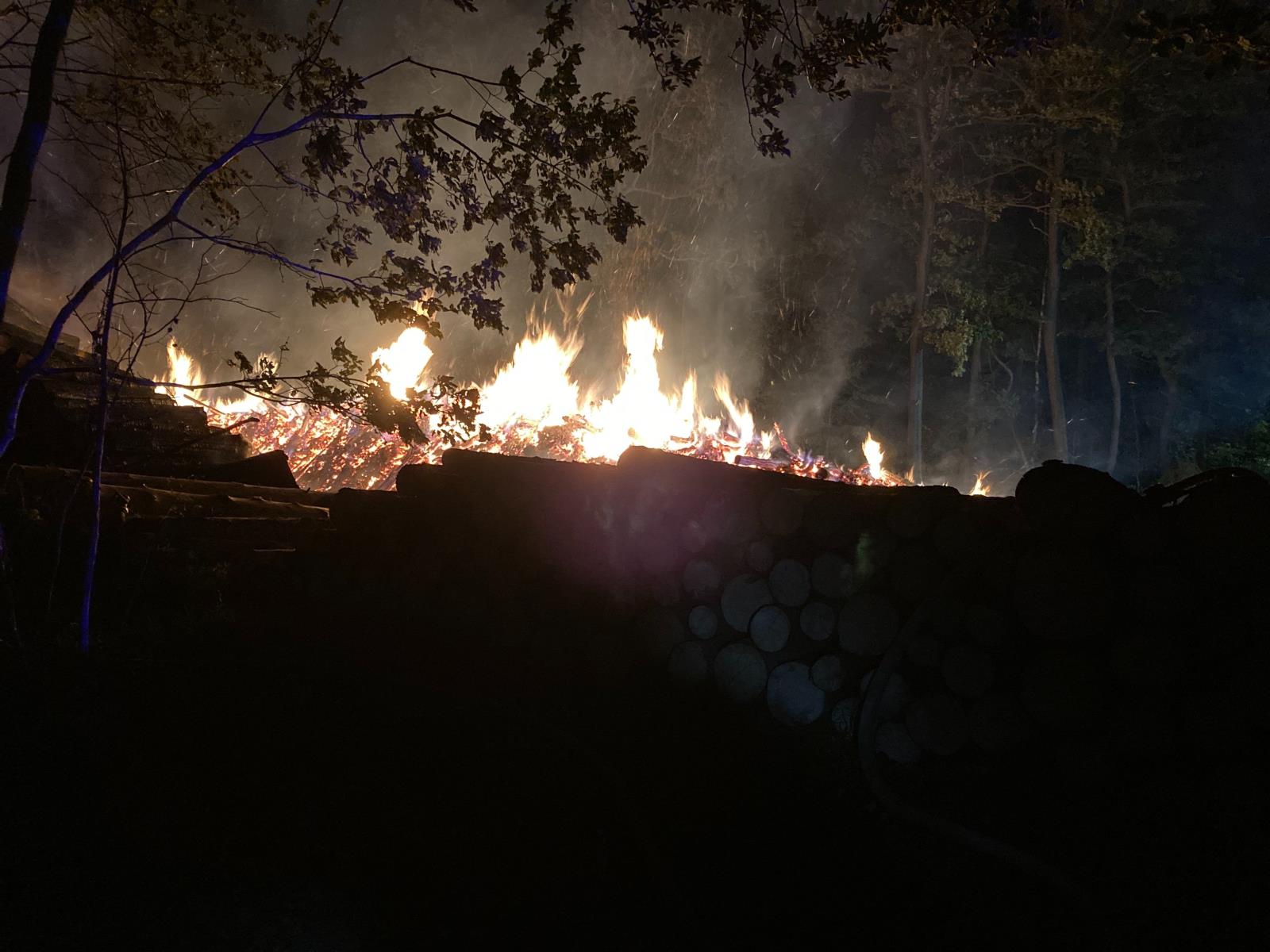 Požár dřeva Leská (1).jpg