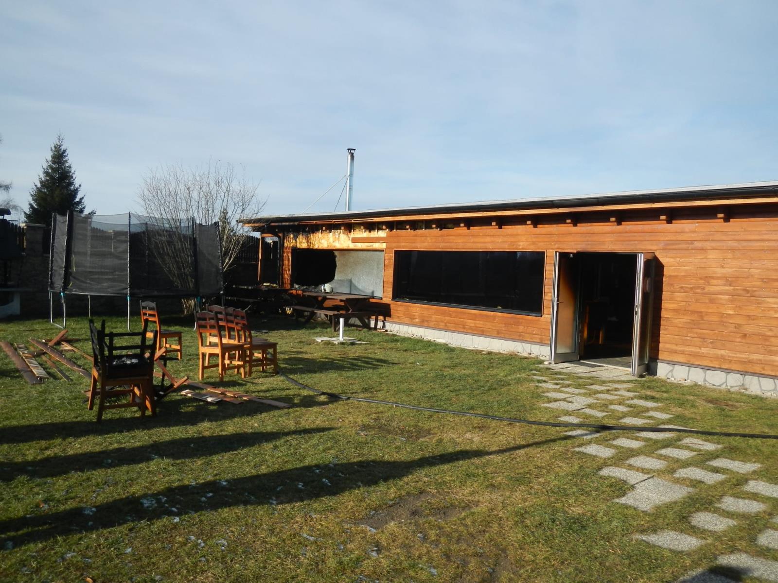 Požár dřevěné budovy, Dešná - 7. 1. 2022 (4).jpg