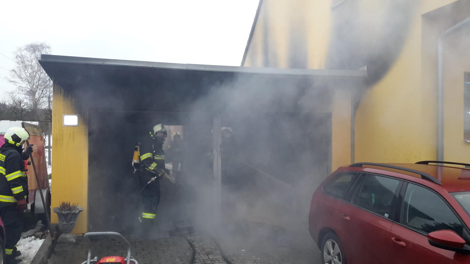 Požár garáže, České Budějovice - 23. 1. 2018 (2).jpg