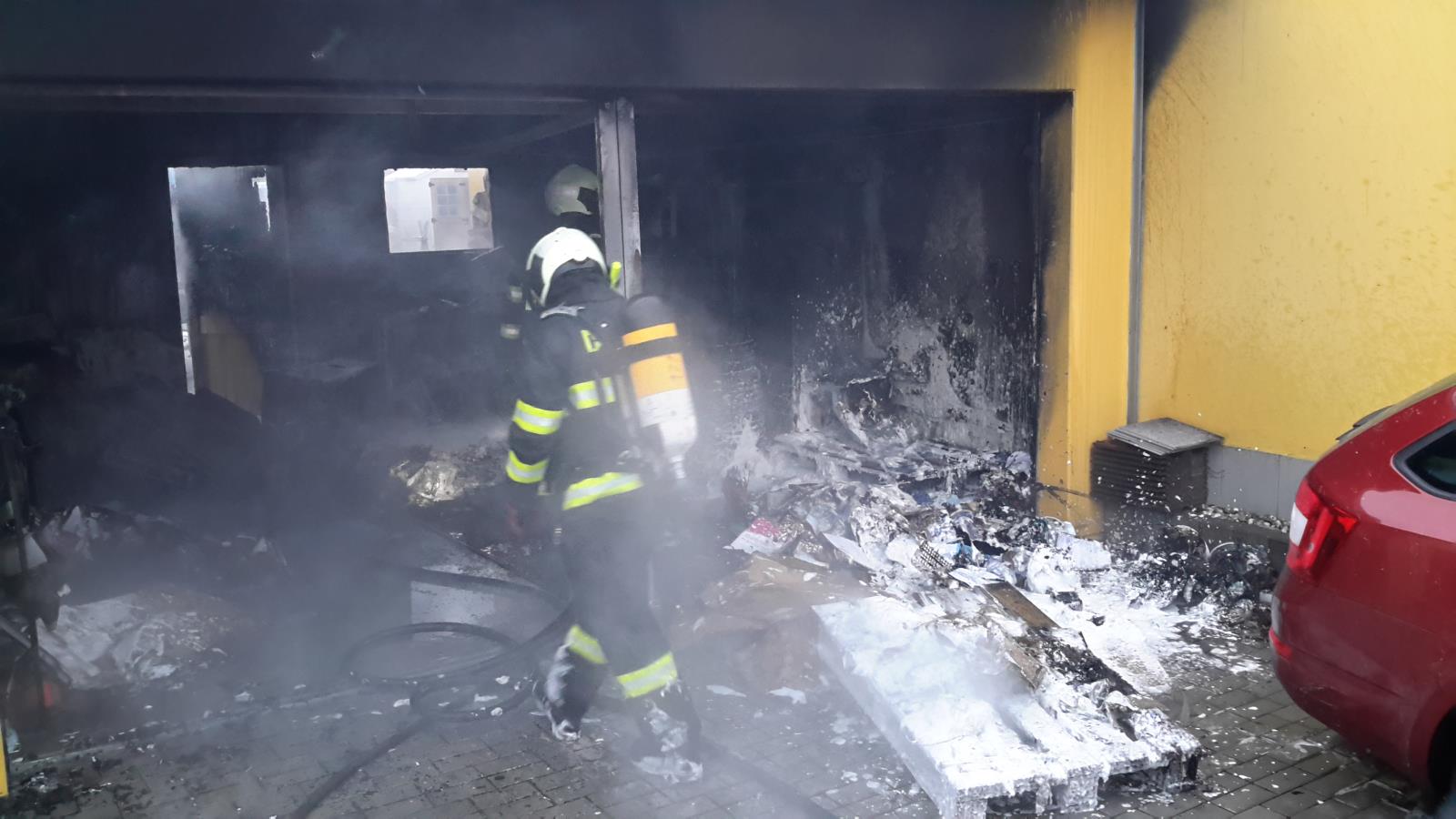 Požár garáže, České Budějovice - 23. 1. 2018 (3).jpg