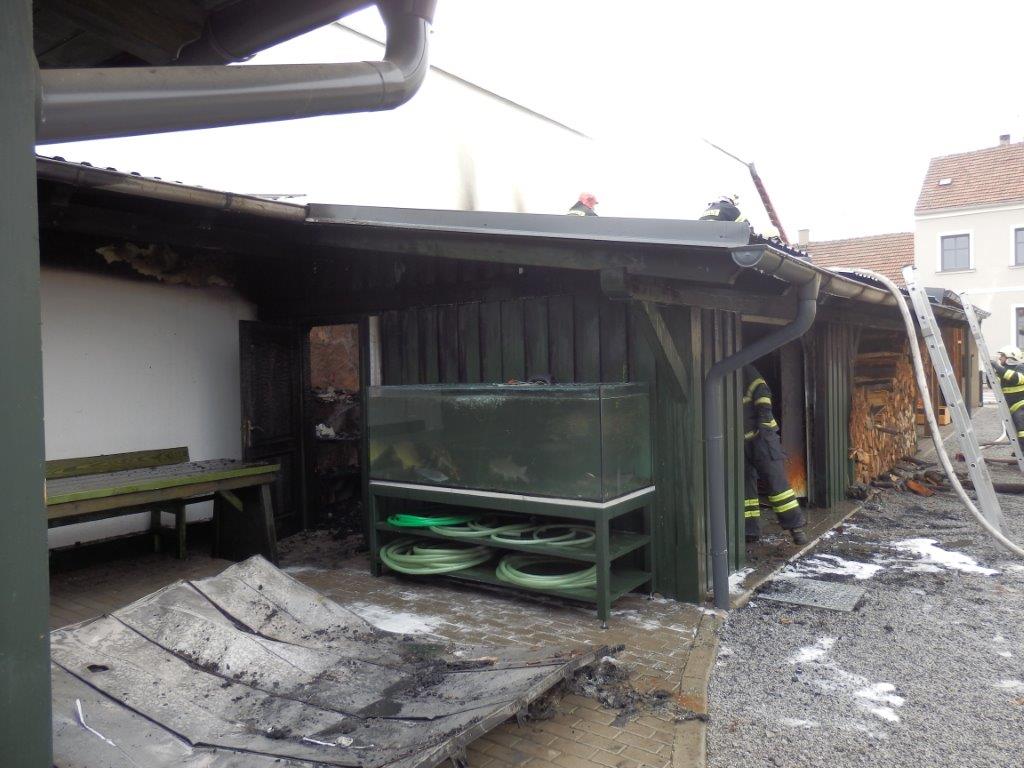 Požár garáže, Jindřichův Hradec - 30. 11. 2016 (4).jpg