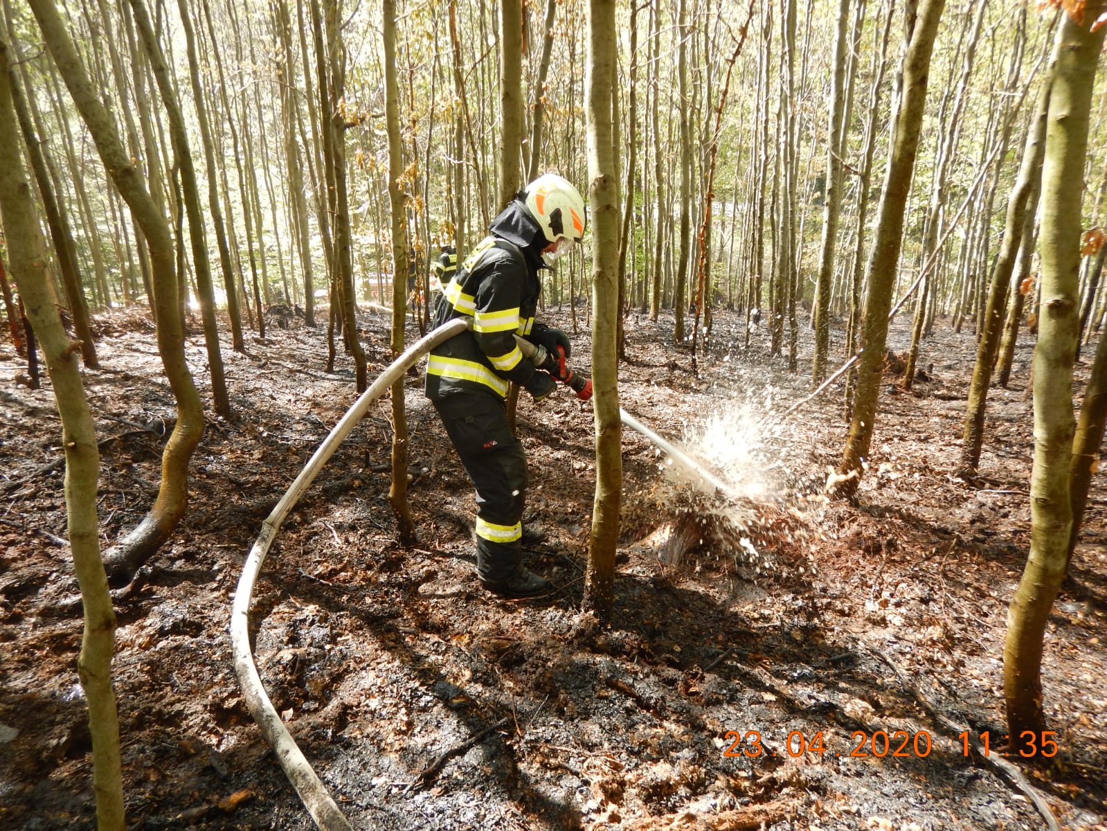 Požár hrabanky, Staniměřice - 23. 4. 2020 (1).jpg