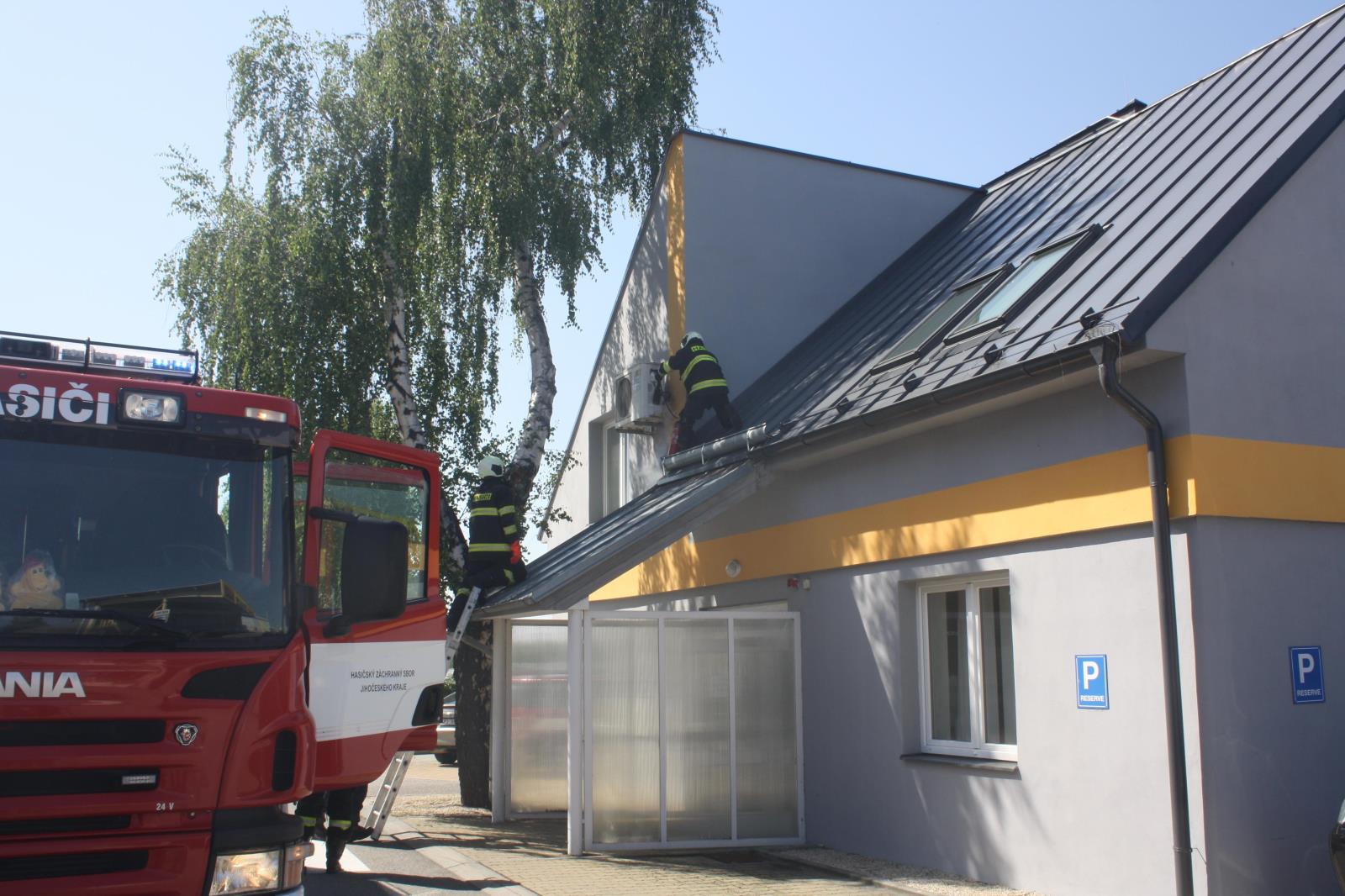 Požár klimatizace, České Budějovice - 1. 8. 2017 (1).JPG