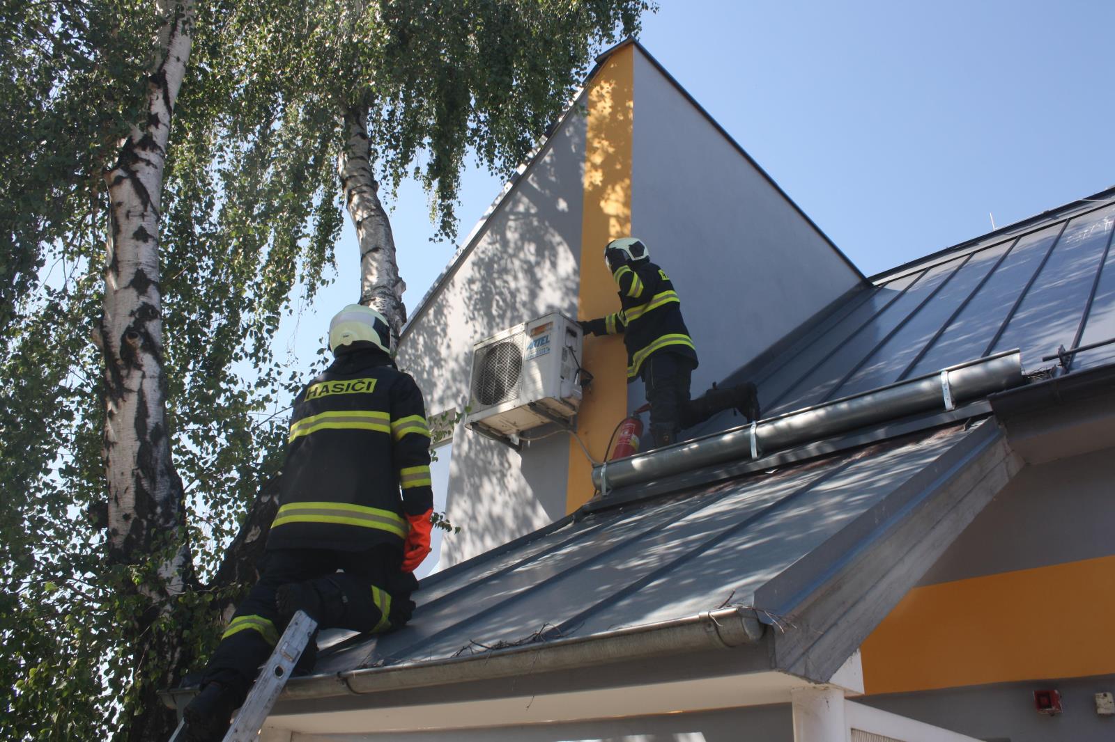 Požár klimatizace, České Budějovice - 1. 8. 2017 (2).JPG