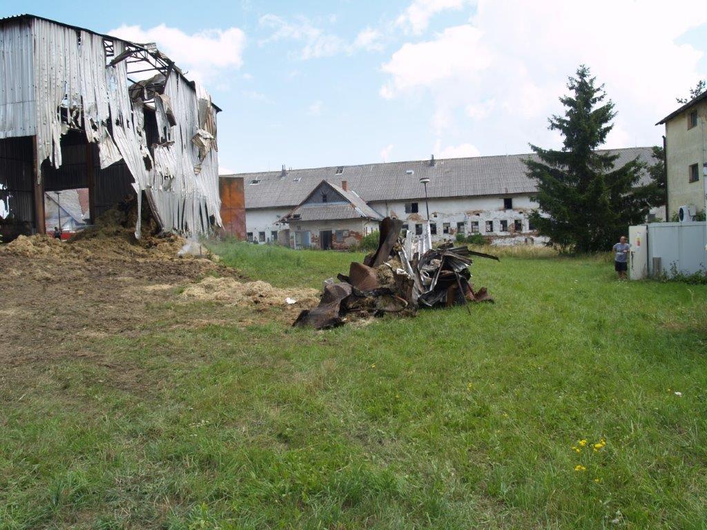 Požár kolny se senem, Slavonice - 15. 7. 2019 (7).jpg