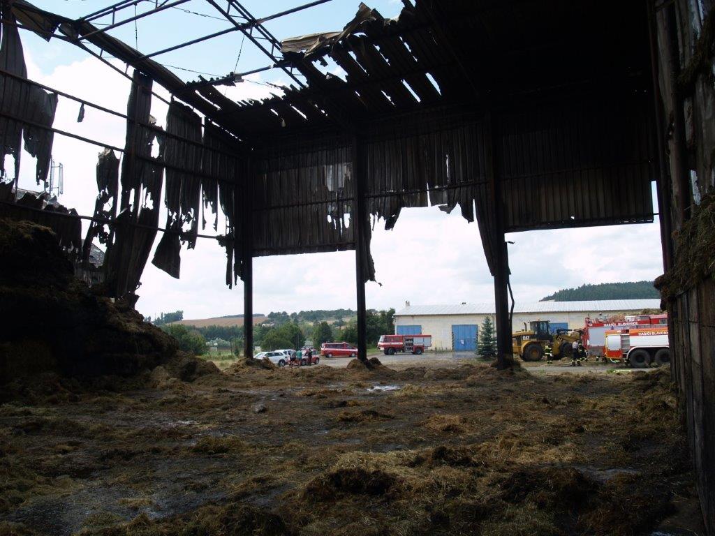 Požár kolny se senem, Slavonice - 15. 7. 2019 (8).jpg