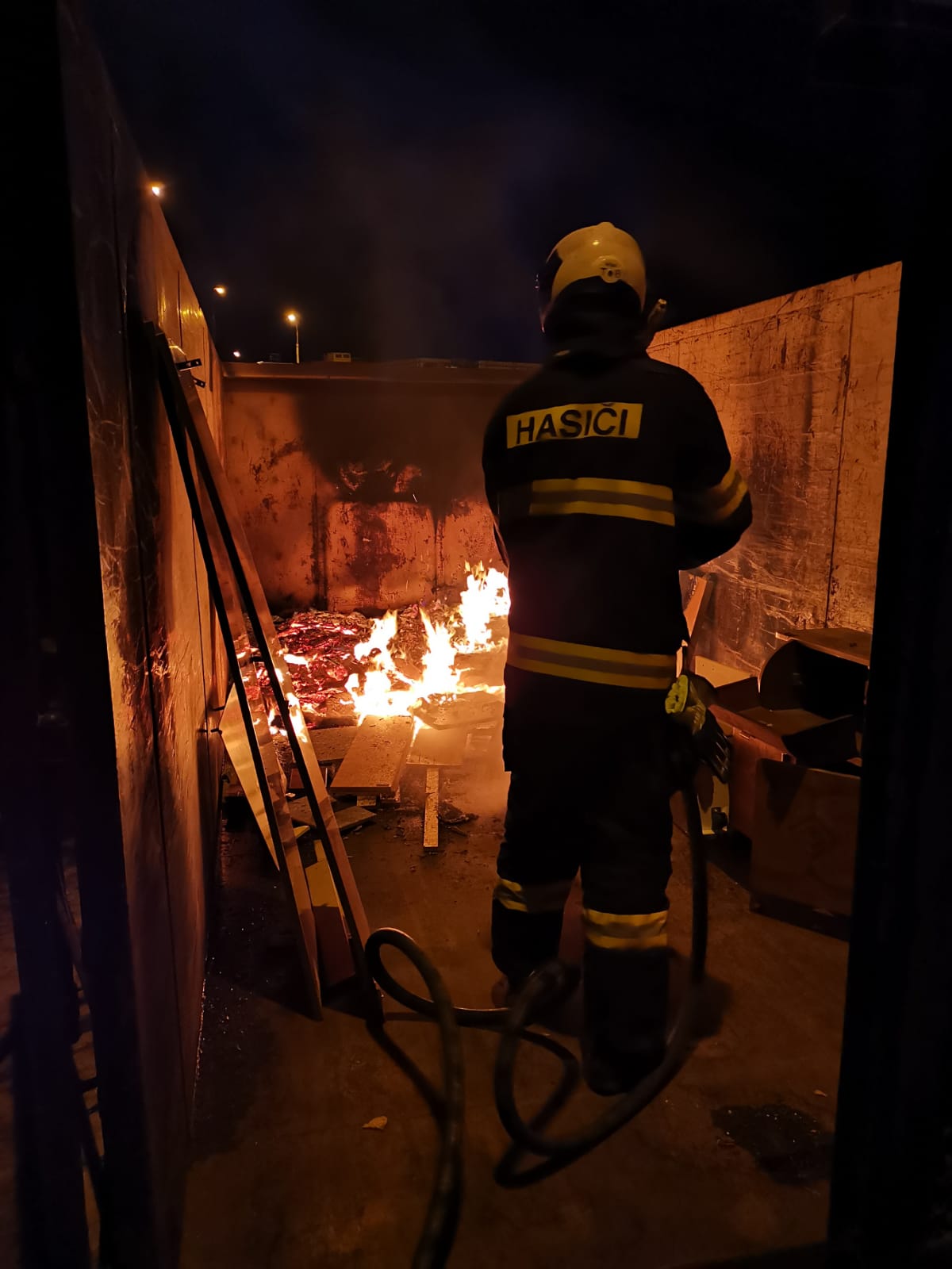 Požár kontejneru, České Budějovice - 19. 2. 2020 (2).jpg