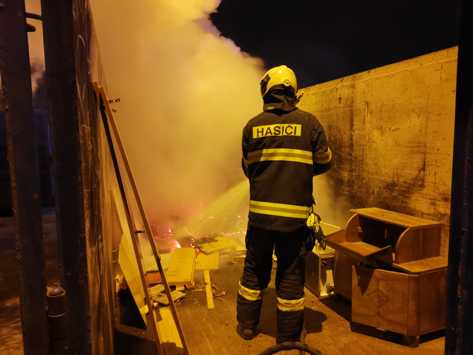 Požár kontejneru, České Budějovice - 19. 2. 2020 (4).jpg