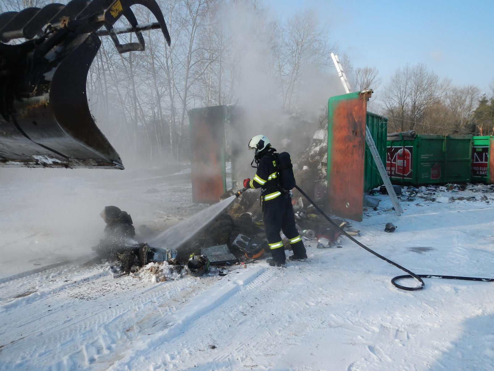 Požár kontejneru, Planá nad Lužicí - 21. 2. 2018 (4).JPG