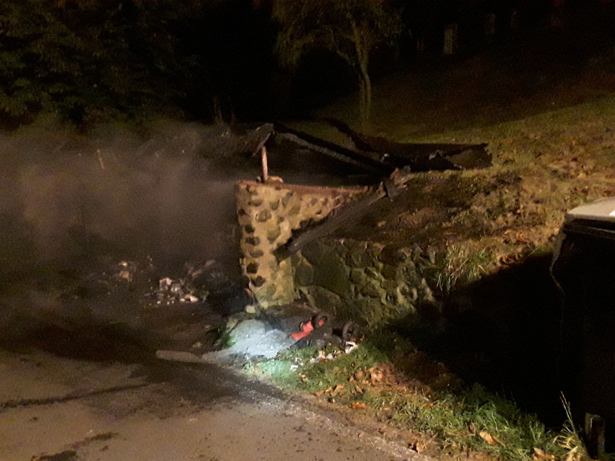 Požár kontejnerů (2).jpg