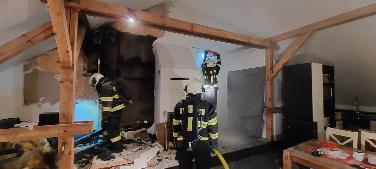 Požár krbu, Tábor - 18. 1. 2022 (2).jpg