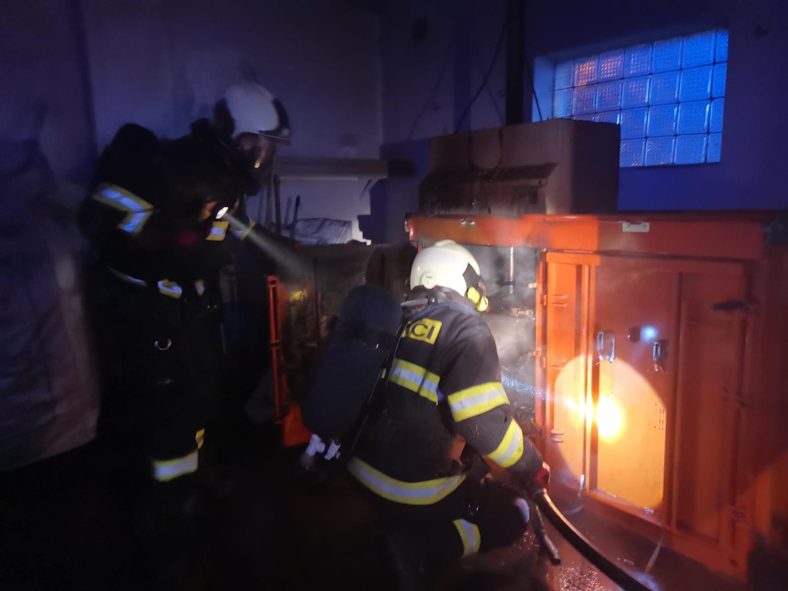 Požár lisu, České Budějovice - 2. 2. 2022 (5).jpg