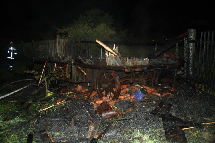 Požár maringotky Bořislav 1.JPG