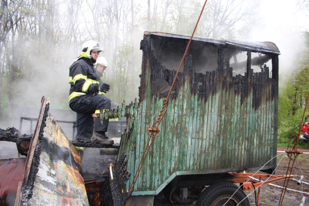 Požár maringotky Radovesice (3).jpg