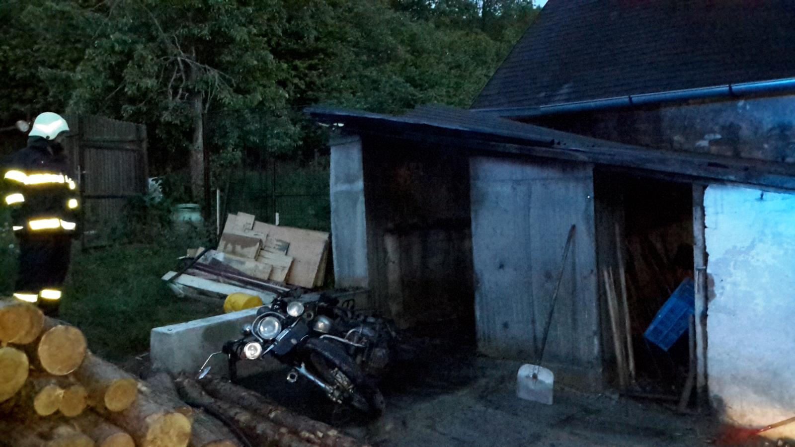 Požár motorky a stodoly, Rudolfov - 24. 5. 2019 (1).jpg