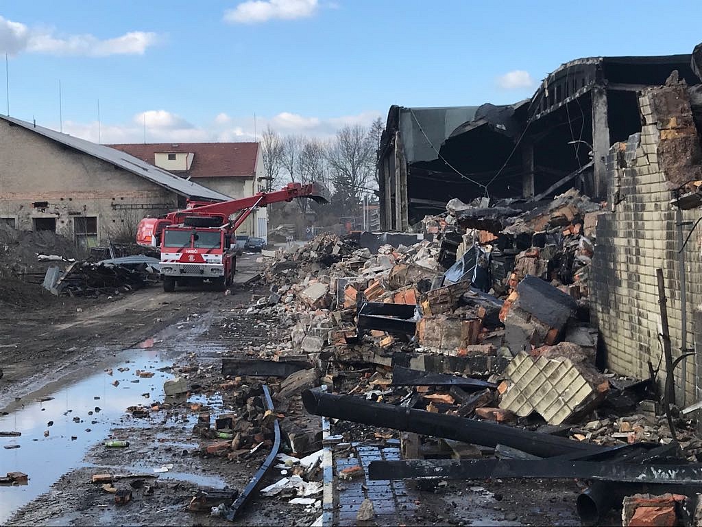 Požár mrazíren  23.2. 2018 Mochov - foto HZS SČK (3).jpg