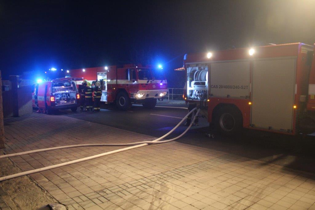 Požár nákladních aut Žalhostice (1).jpg