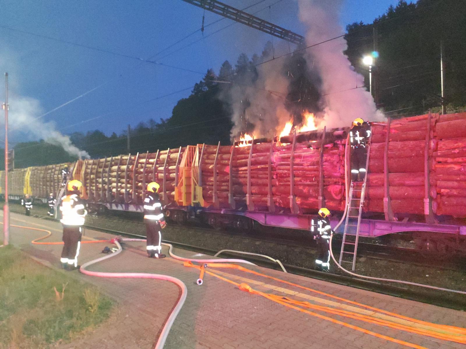 Požár nákladu na vlaku
