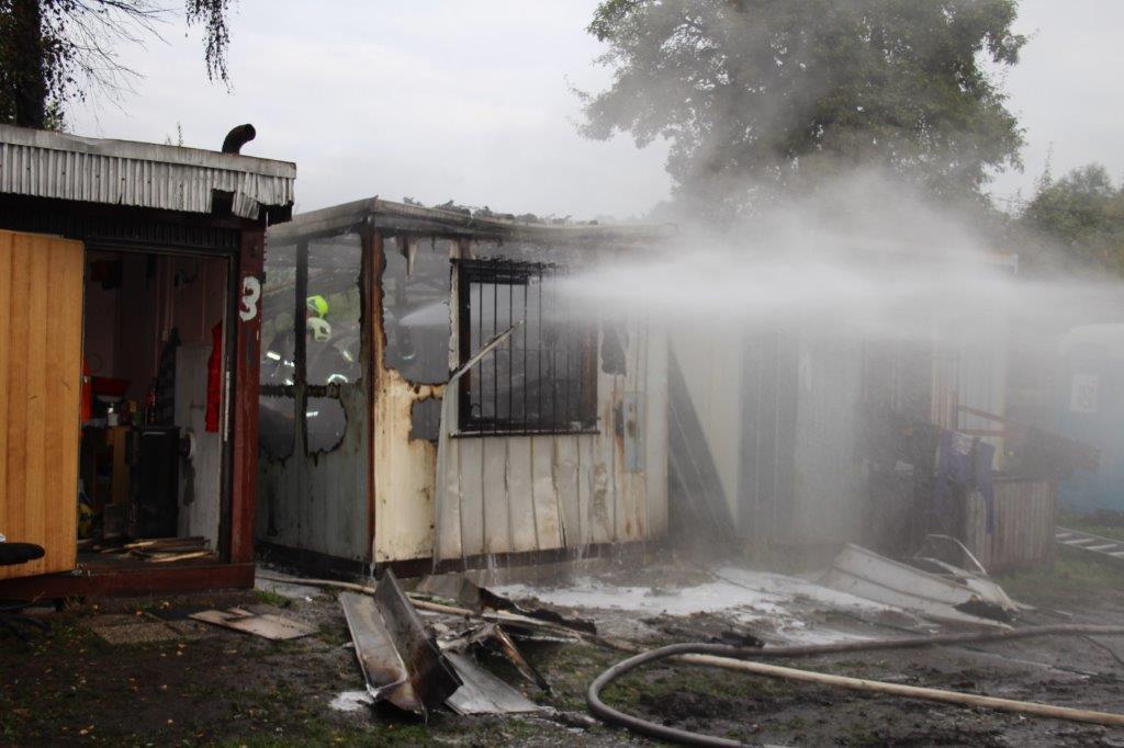 Požár obytné stavební buňky Ploskovice (3).jpg