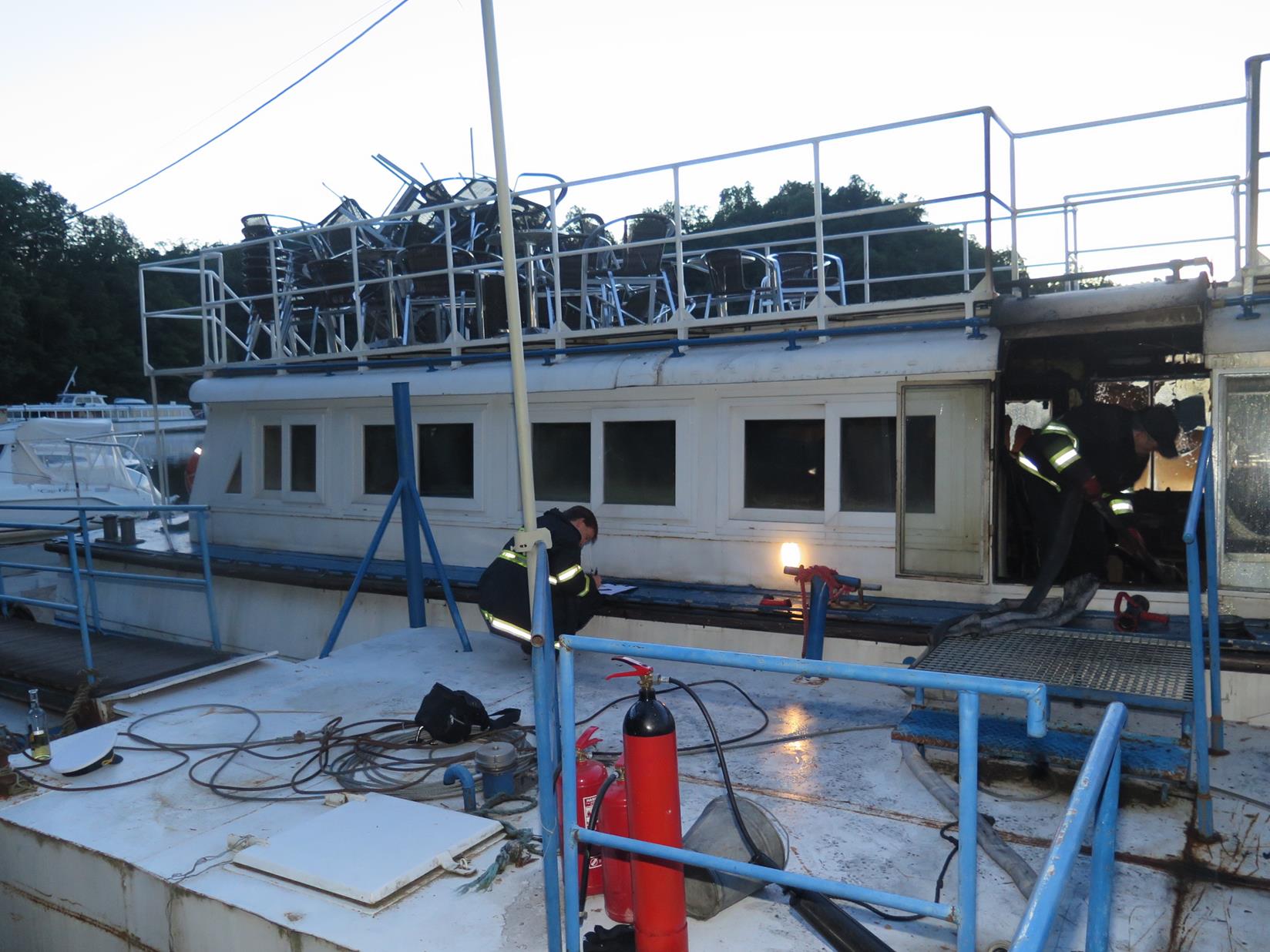 Požár parníku, Orlík nad Vltavou - 17. 6. 2016 (5).JPG