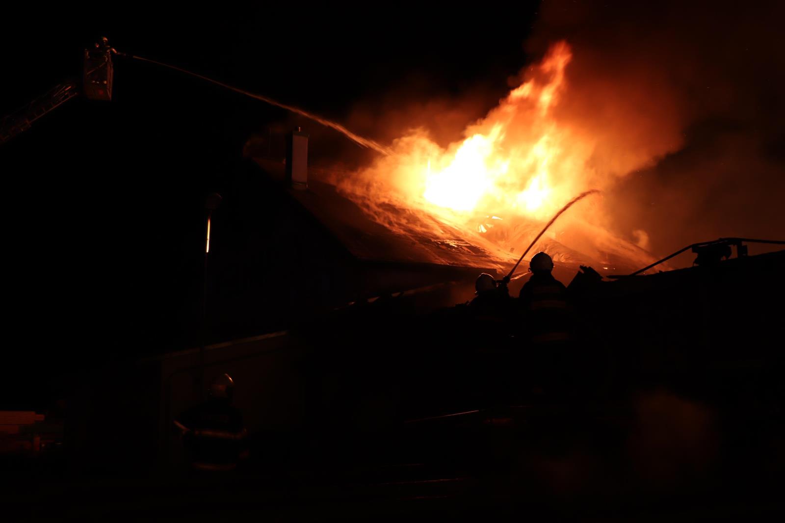 Požár pily, Mirkovice - 26. 4. 2019 (65).JPG
