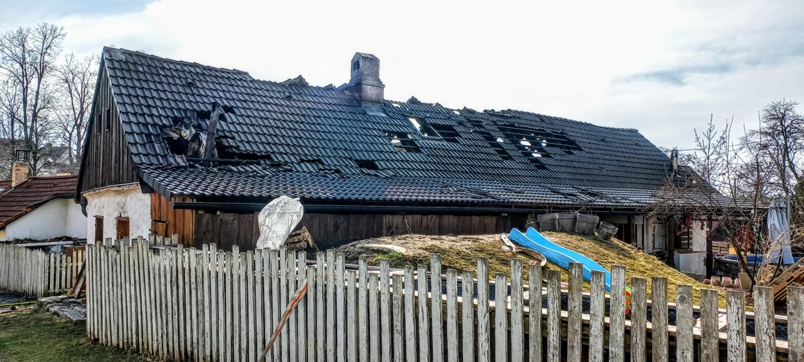 Požár podkroví, Nová Ves u Chýnova - 20. 3. 2022 (1).jpg