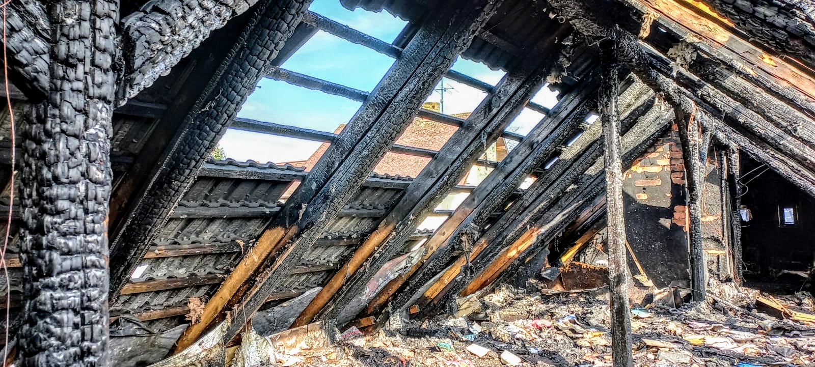 Požár podkroví, Nová Ves u Chýnova - 20. 3. 2022 (2).jpg