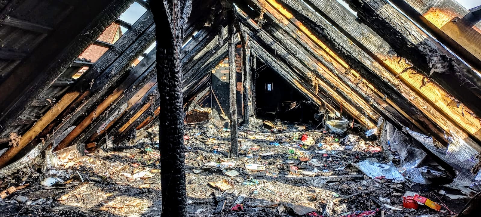 Požár podkroví, Nová Ves u Chýnova - 20. 3. 2022 (3).jpg