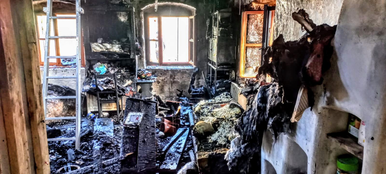 Požár podkroví, Nová Ves u Chýnova - 20. 3. 2022 (6).jpg