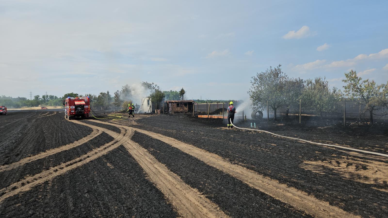 Požár pole Hodonín (14).jpg