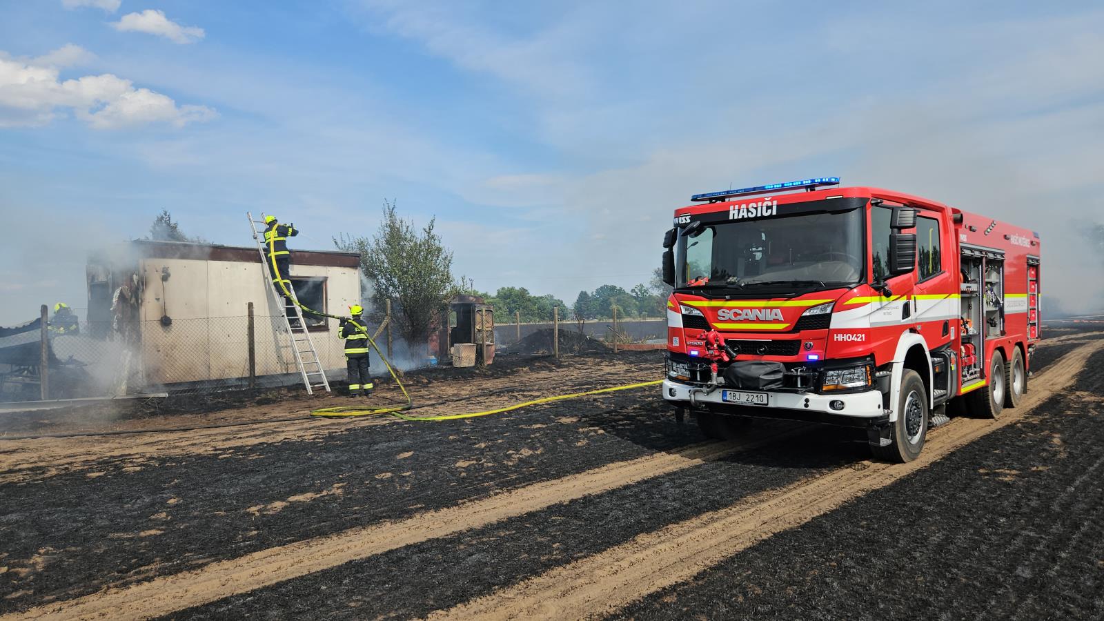 Požár pole Hodonín (15).jpg
