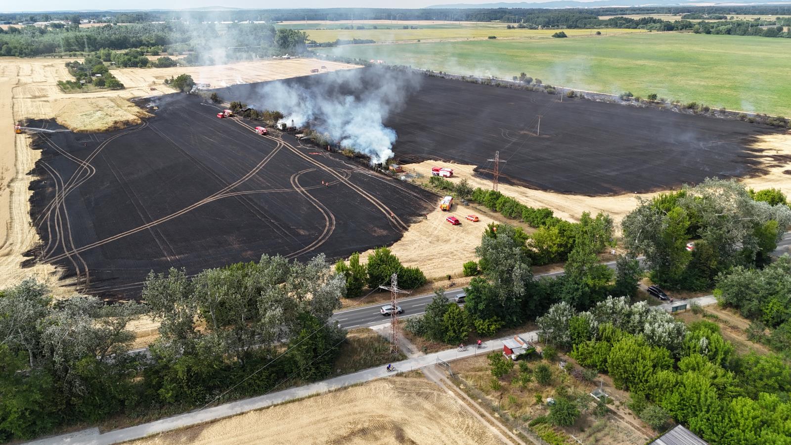 Požár pole Hodonín (30).JPG