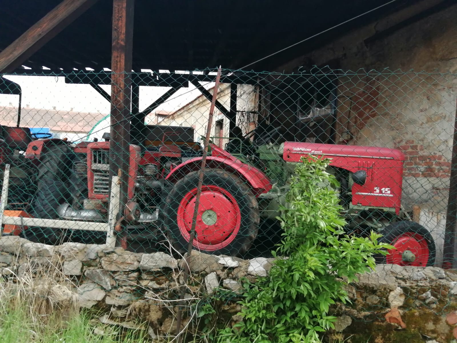 Požár přístřešku a aut, Rovná - 17. 5. 2021 (3).jpg