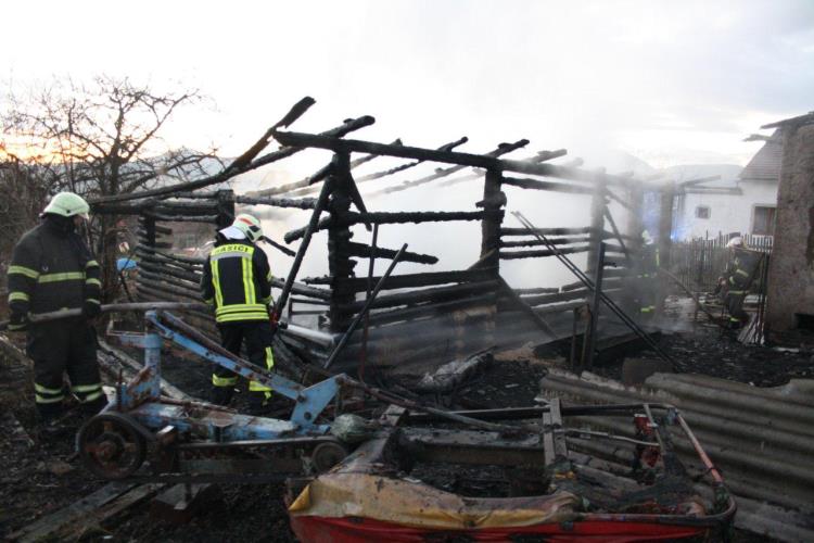 Požár seníku v Sutomi 3.jpg