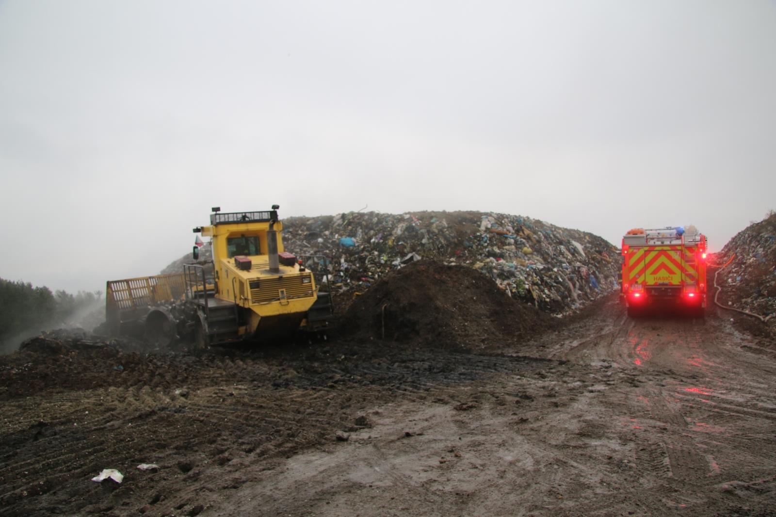 Požár skládky odpadu