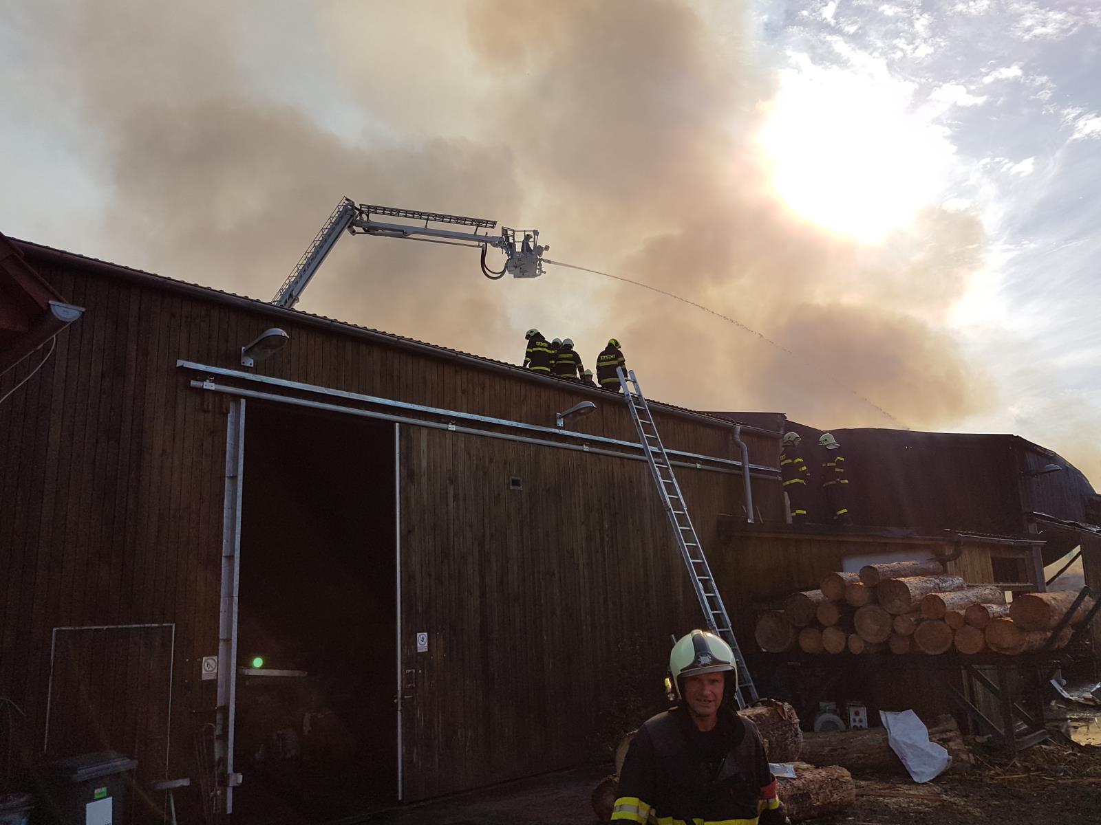 Požár skladu, Kardašova Řečice - 4. 7. 2018 (3).jpg