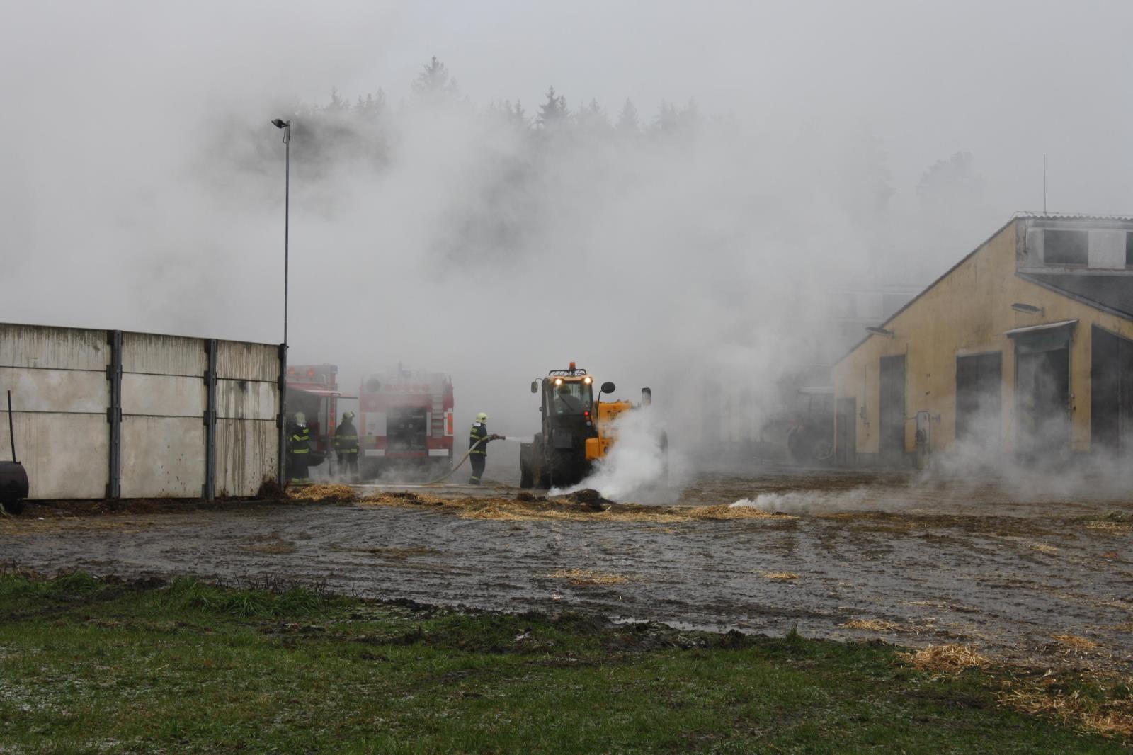 Požár skladu, Lhota pod Horami - 2. 12. 2016 (11).JPG