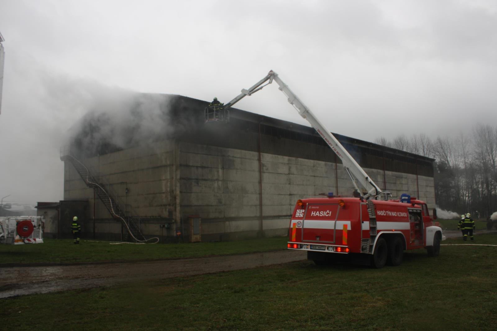 Požár skladu, Lhota pod Horami - 2. 12. 2016 (5).JPG