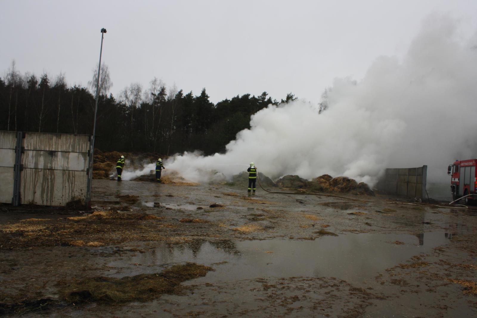 Požár skladu, Lhota pod Horami - 2. 12. 2016 (7).JPG