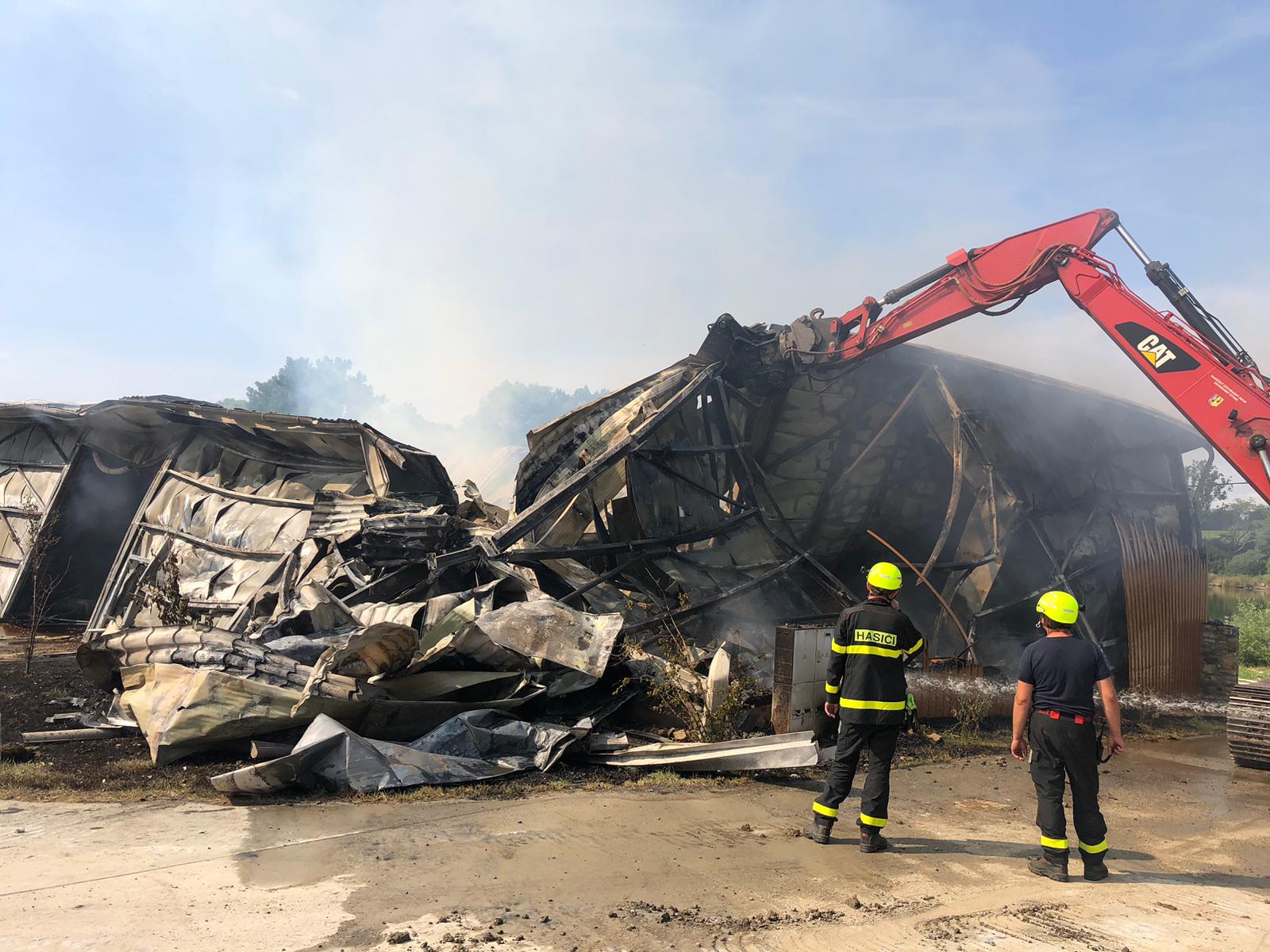 Požár skladu, Starcova Lhota - 13. 7. 2023 (5).jpg