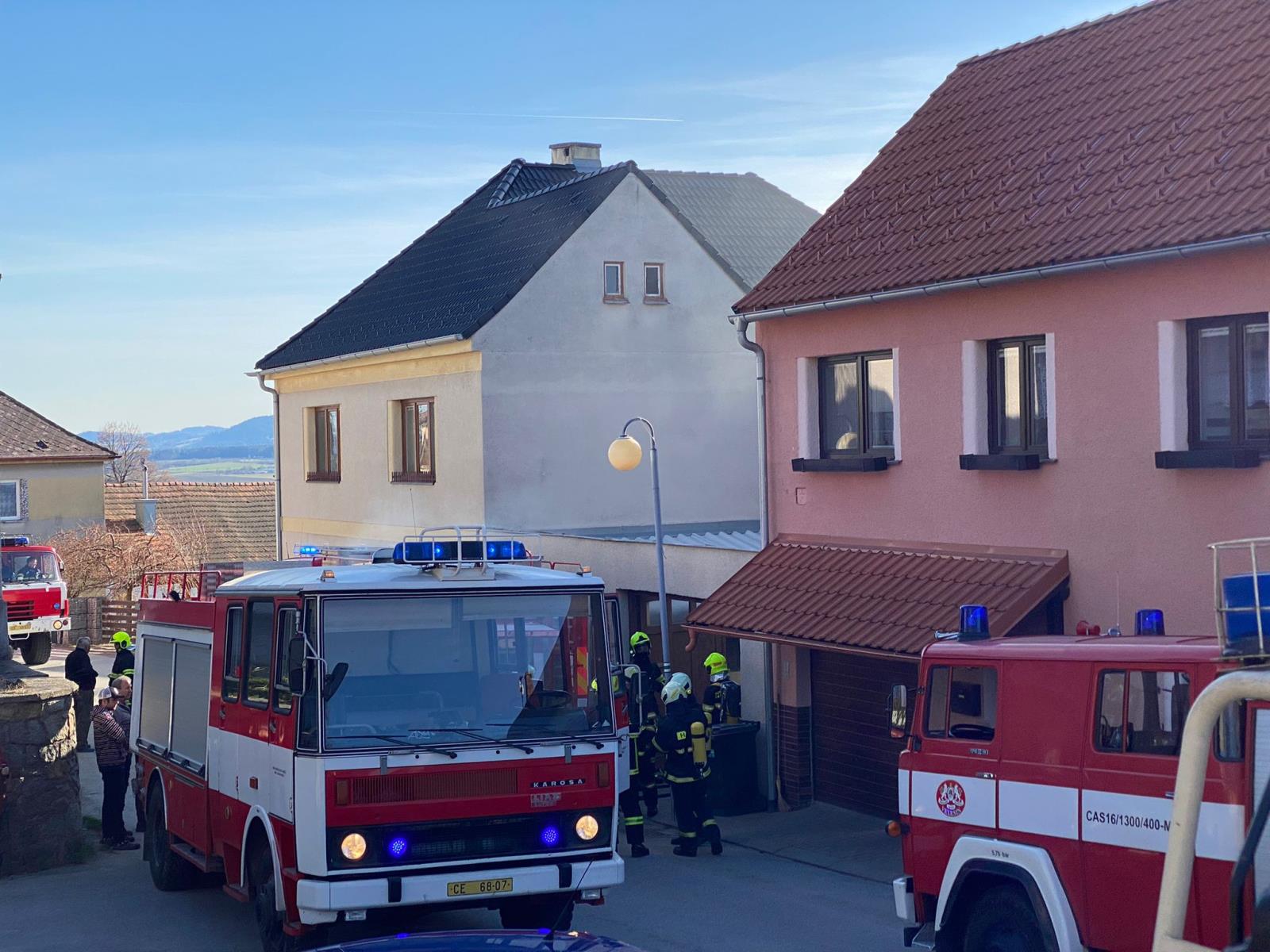 Požár sklepa, Svatý Jan nad Malší - 11. 4. 2022 (1).jpg