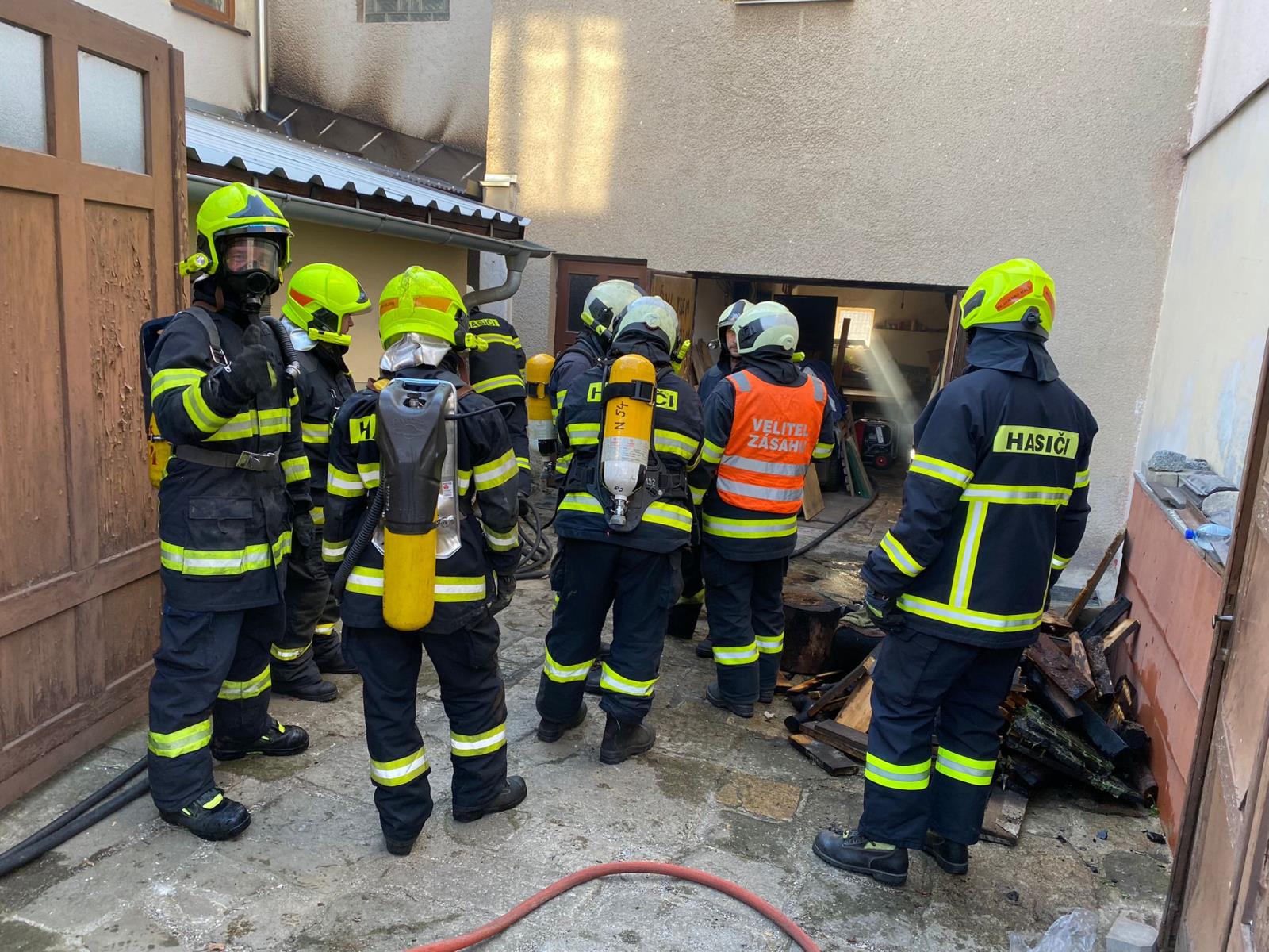 Požár sklepa, Svatý Jan nad Malší - 11. 4. 2022 (5).jpg